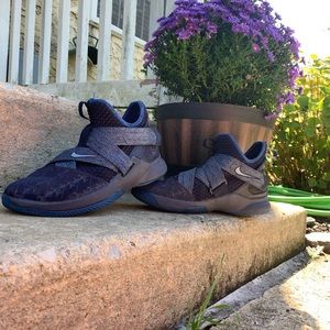 Nike zoom lebron soldier 12